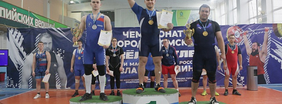 Сборная ТГУ победила в чемпионате Томска по тяжелой атлетике